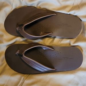 American eagle flip flops